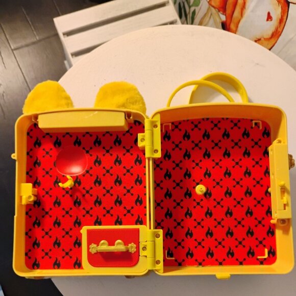 Na! Na! Na! Surprise Plush Backpack Case (EMPTY) - Picture 2 of 2